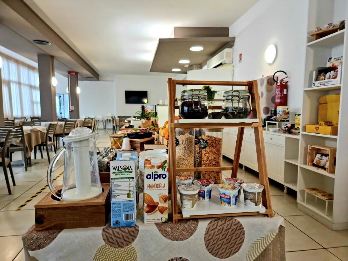 Hotel Elefantino Grey - Free Breakfast & Brunch Until 13-00 - Vicinissimi A Mirabilandia 밀라노마리티마 외부 사진